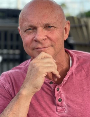 Robert_Pucci